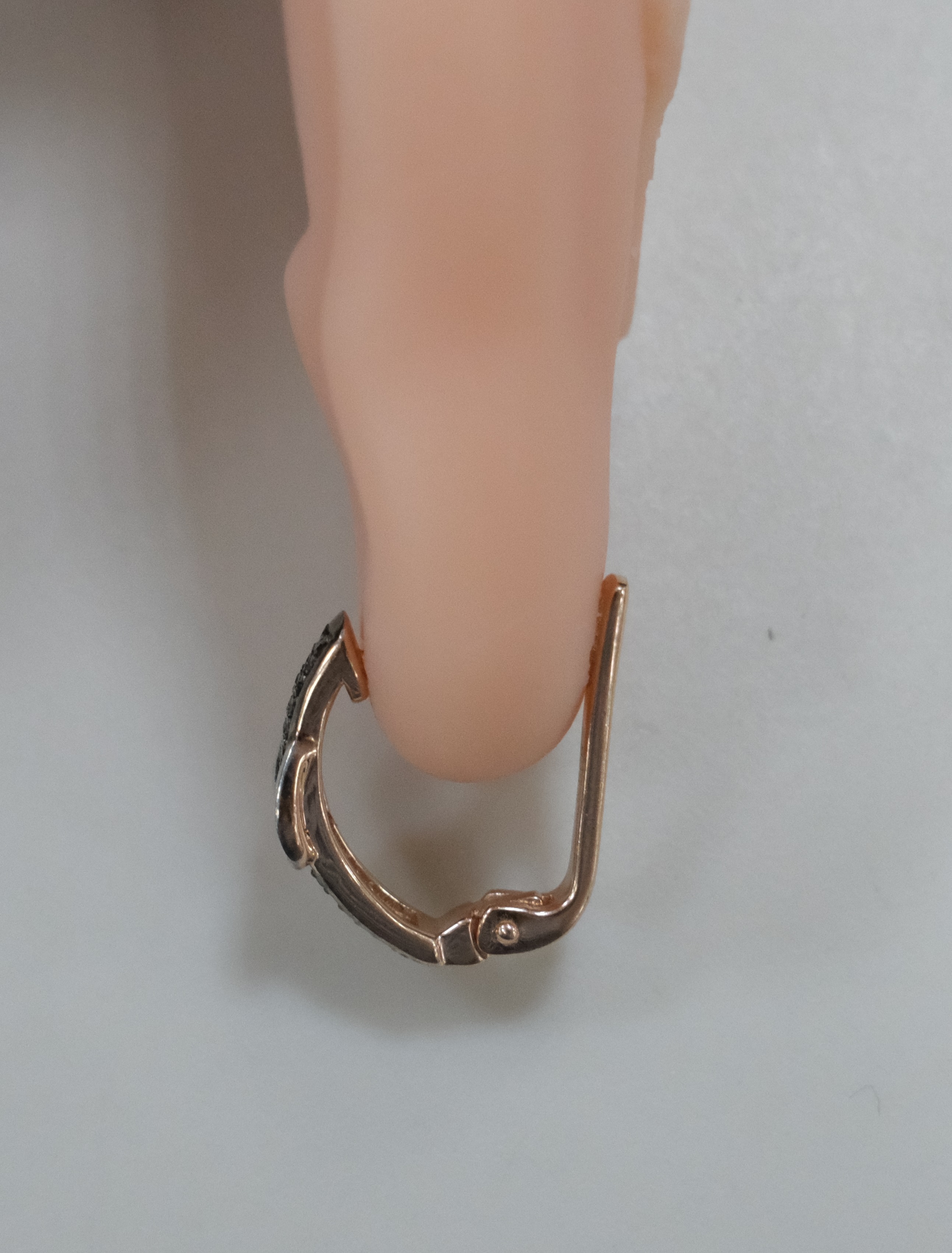 Серебряные серьги с бриллиантами